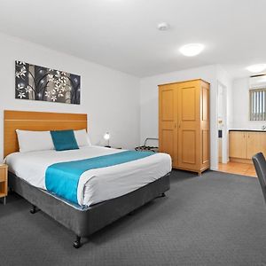 Queen Room Kitchenette Facilities